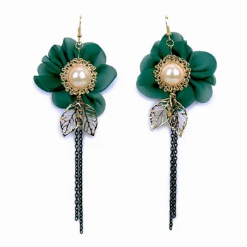 Дамски Модни Обици-Пискюли от Зелената Тъкан в едно цвете с Листа Годена на дълга Верига