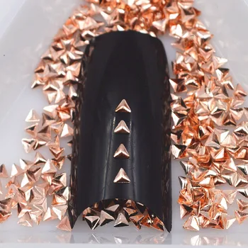 500ШТ триъгълник Шампанско Злато 3D Дизайн на Ноктите Метален Стикер Дизайн на Нокти, Декорации и Аксесоари Красотата на Ноктите Инструменти За Полагане на 2 мм