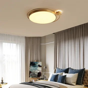 договорна и модерна спалня с балкон, осветление в стаята, пълно с мед осветление, скандинавските лампи за дневна и фенери